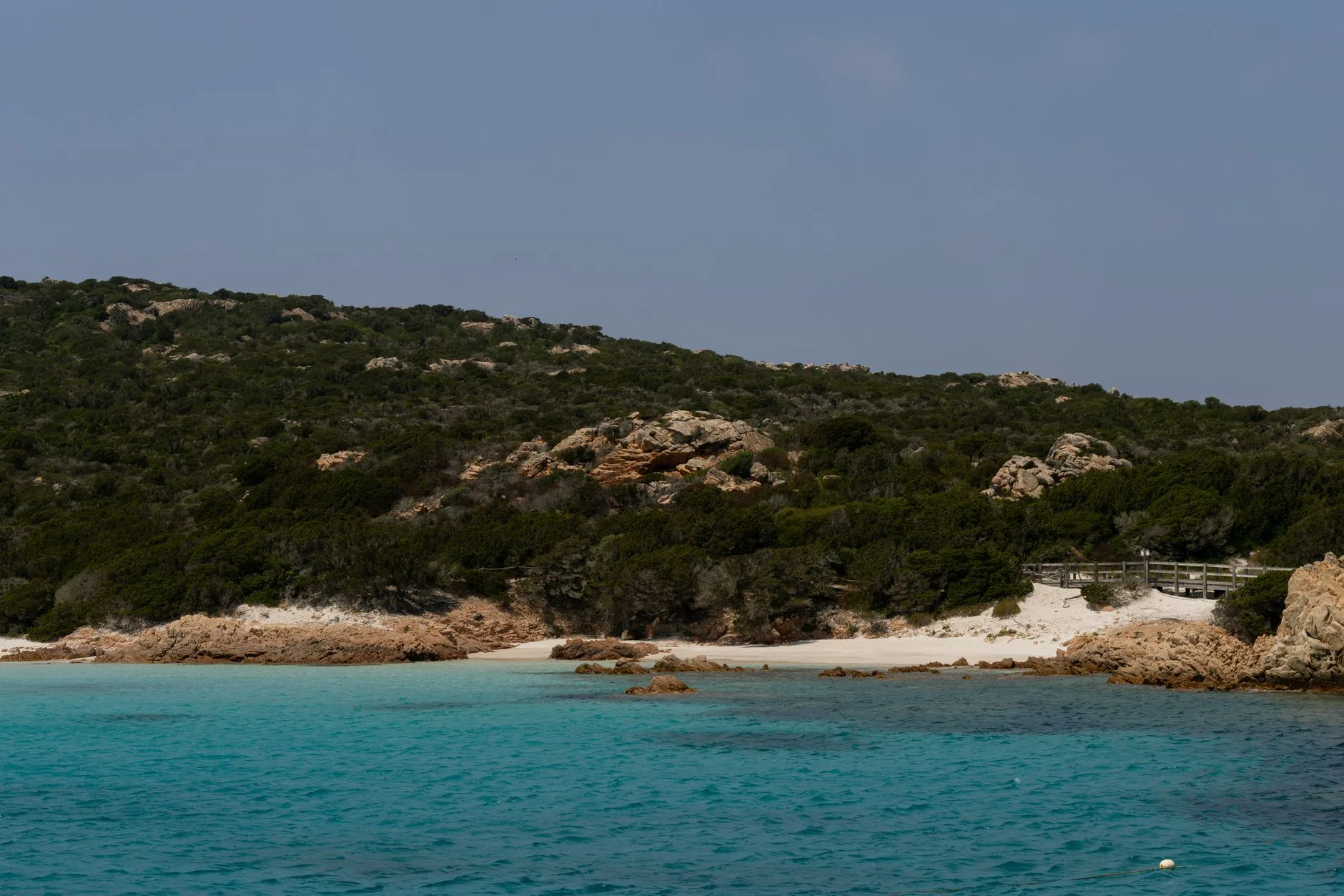 Plage Rose de Budelli : ce qu'on peut vraiment faire